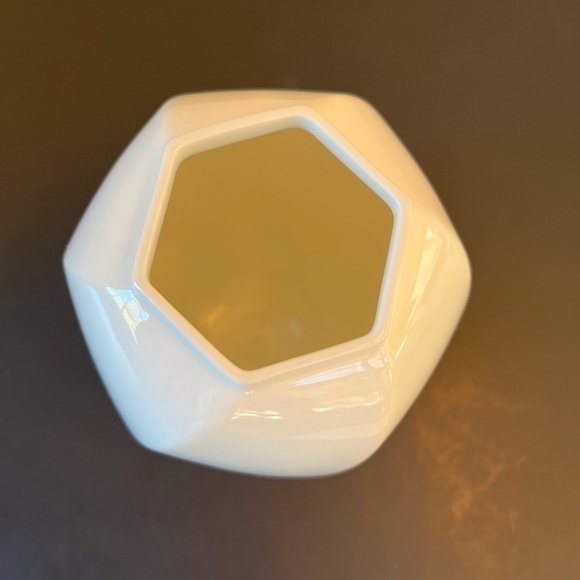 Mikasa Bone China White Hexagonal Swirl Vase - Picture 6 of 7